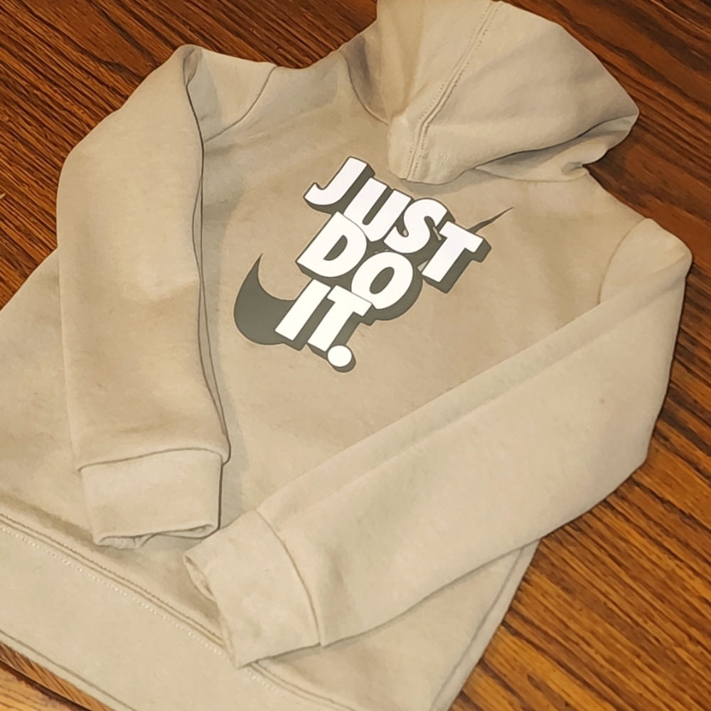 Nike 4T boys sweatshirt, no stains, soft material, perfect for the winter season